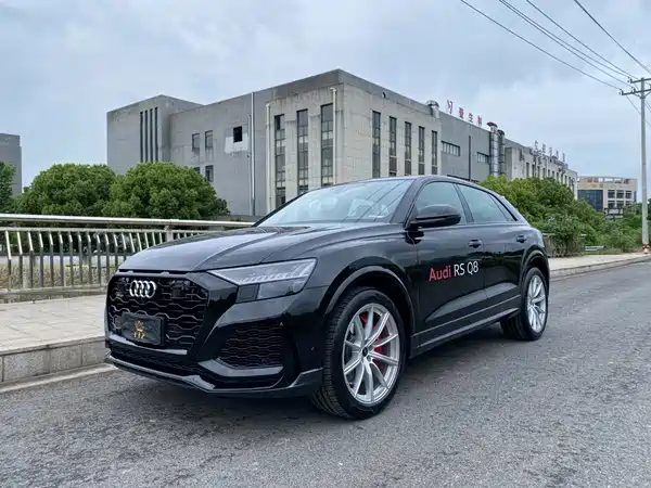 Audi RS Q8 2025