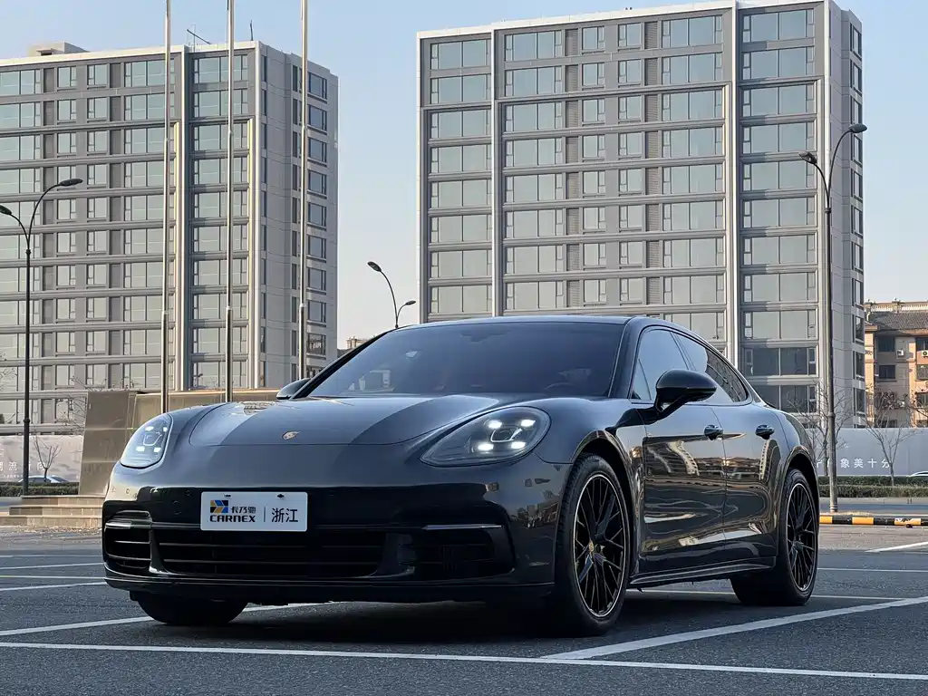 Porsche Panamera 2019 — фото 1