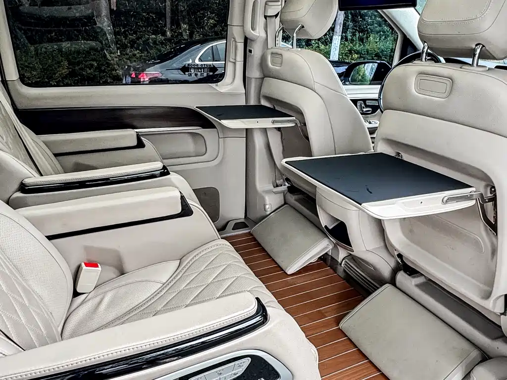 Mercedes-Benz V-Class 2021 — фото 18