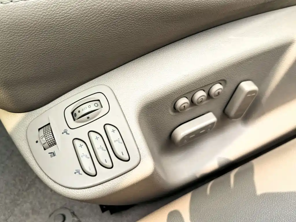 Renault Latitude 2012 — фото 15
