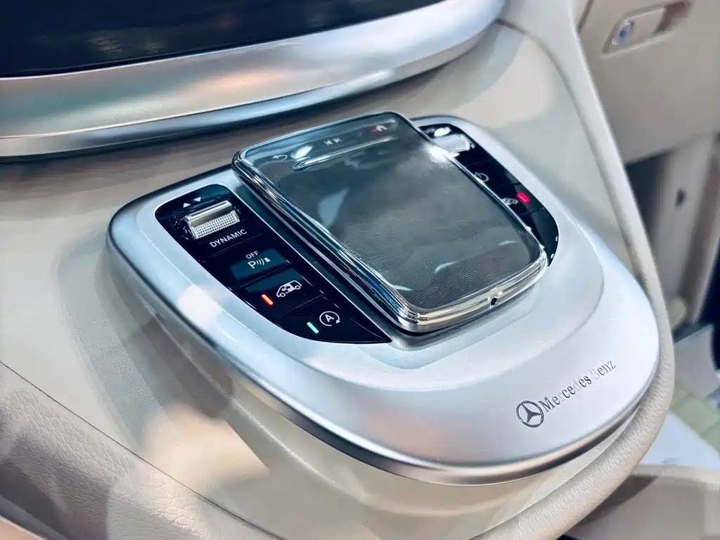 Mercedes-Benz V-Class 2021 — фото 12