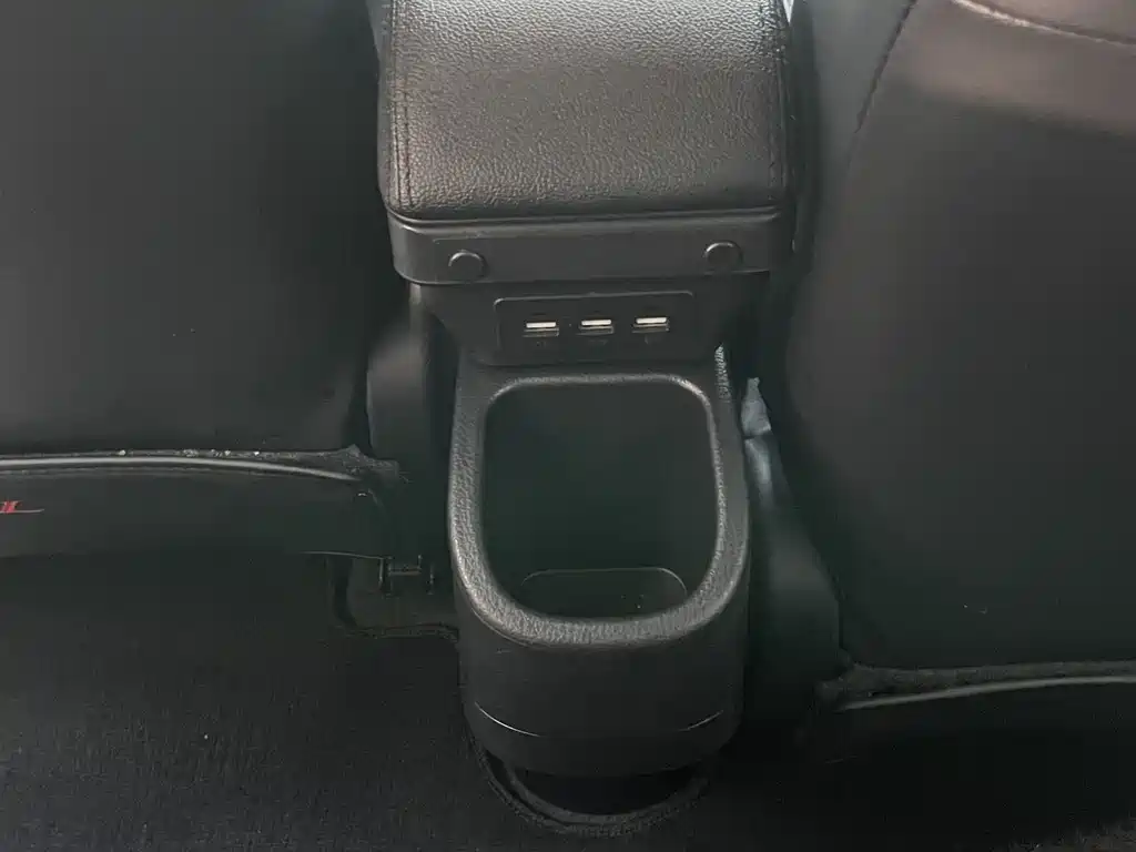 Toyota Yaris L 2023 — фото 14