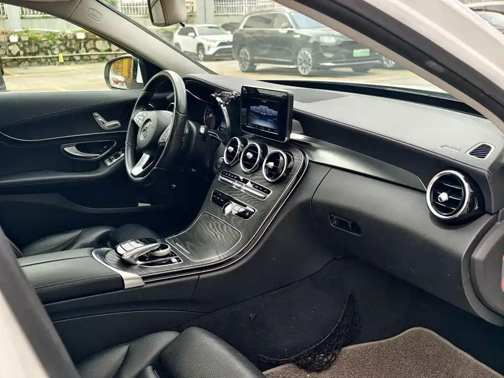 Mercedes-Benz C-Class 2017 — фото 12