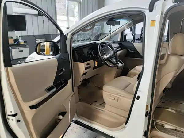 Toyota Alphard 2015