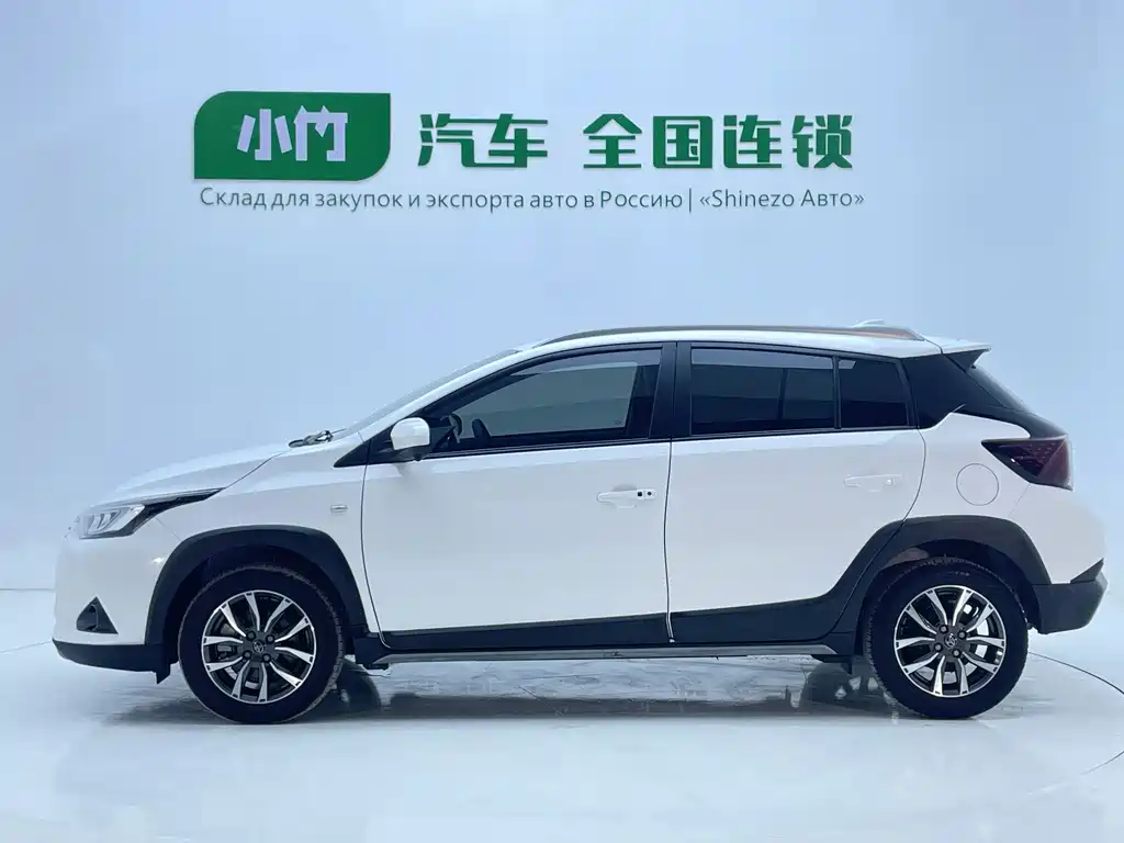Toyota Yaris L 2023