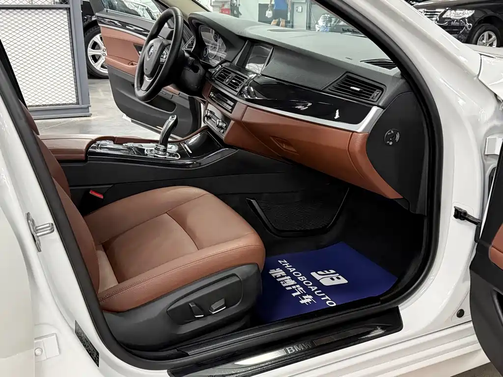 BMW 5 Series 2017 — фото 14