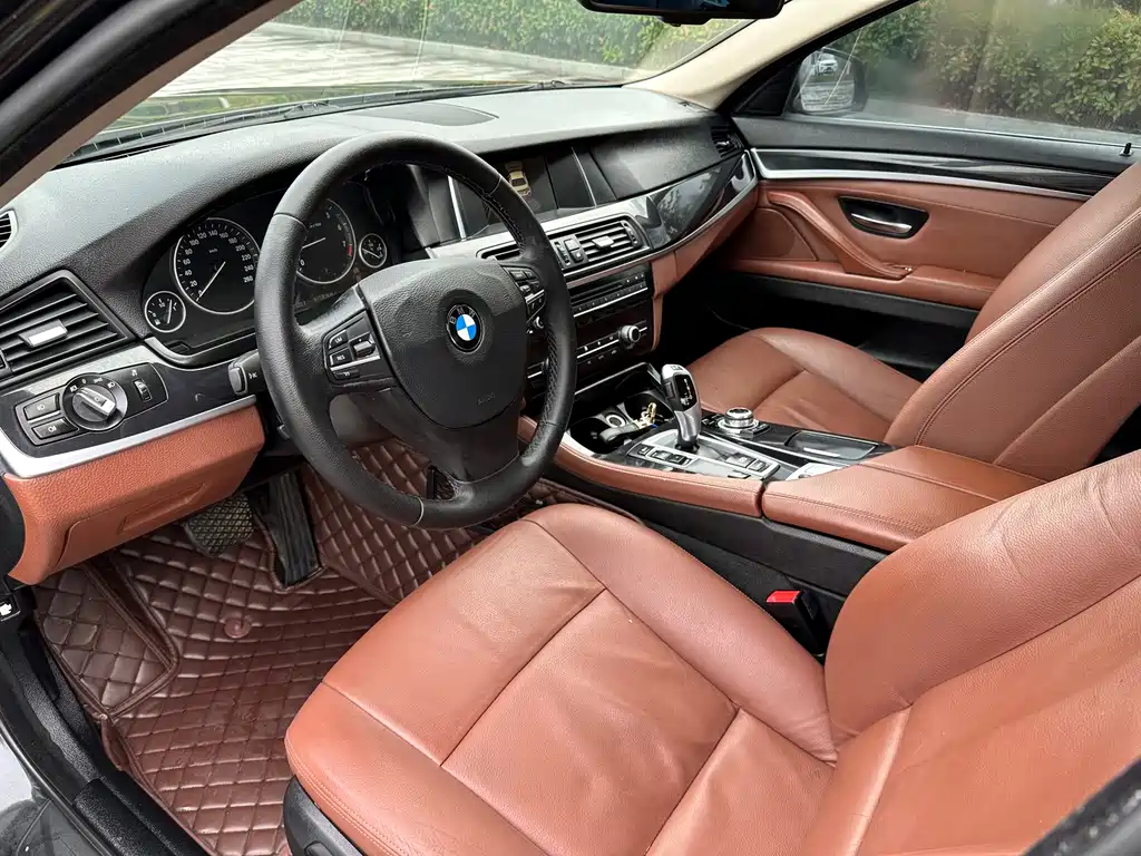 BMW 5 Series 2015 — фото 9