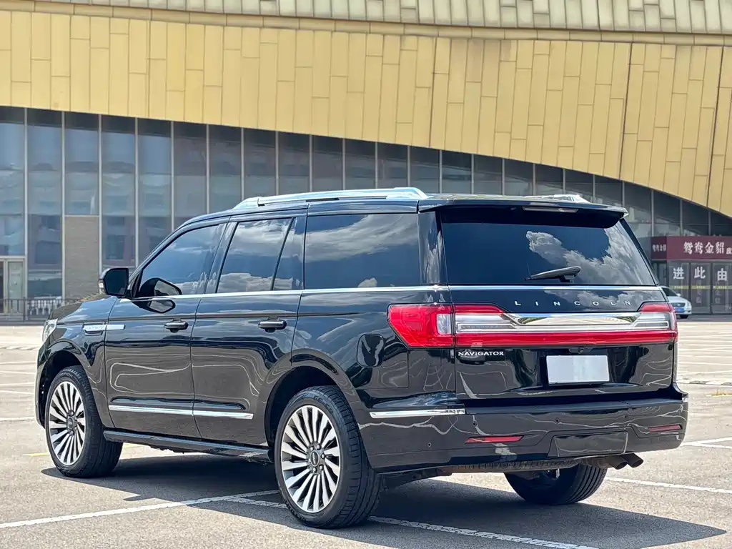Lincoln Navigator 2021 — фото 8
