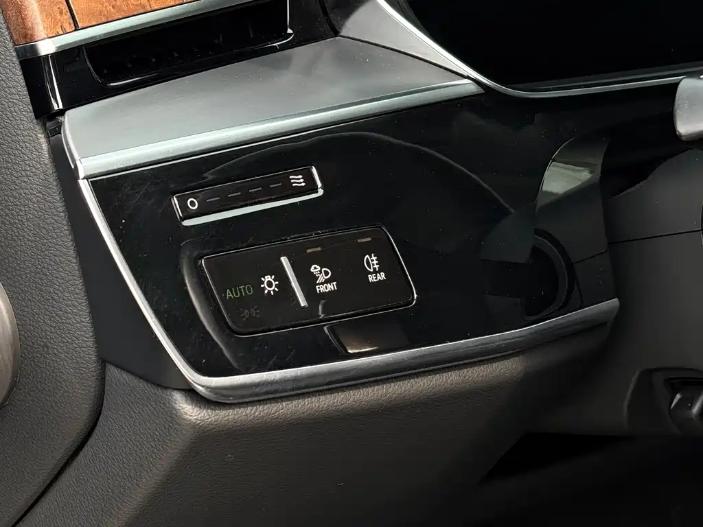 Audi A8 2020 — фото 14