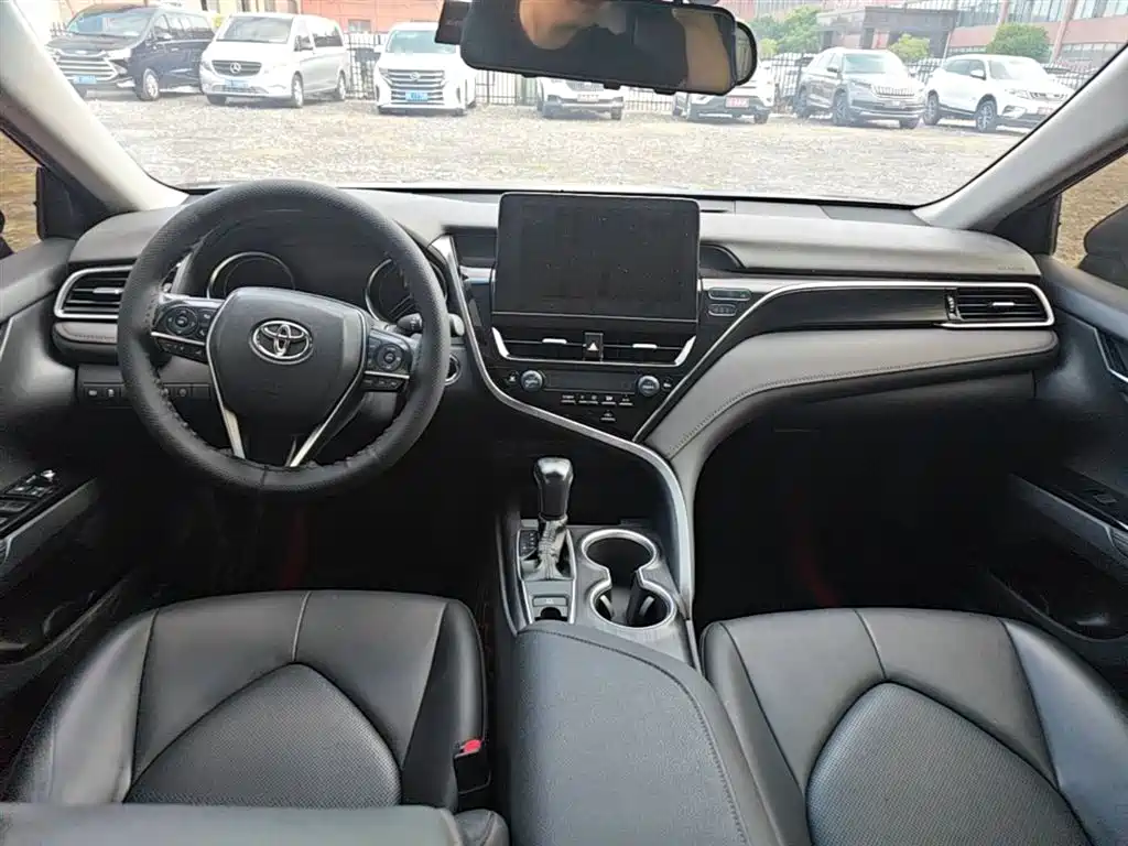 Toyota Camry 2023 — фото 10