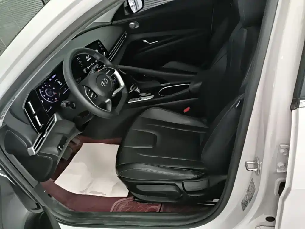 Hyundai Elantra 2023 — фото 15