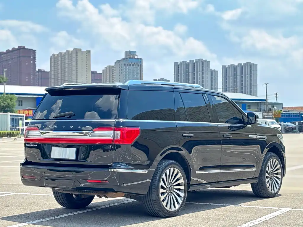 Lincoln Navigator 2021 — фото 10
