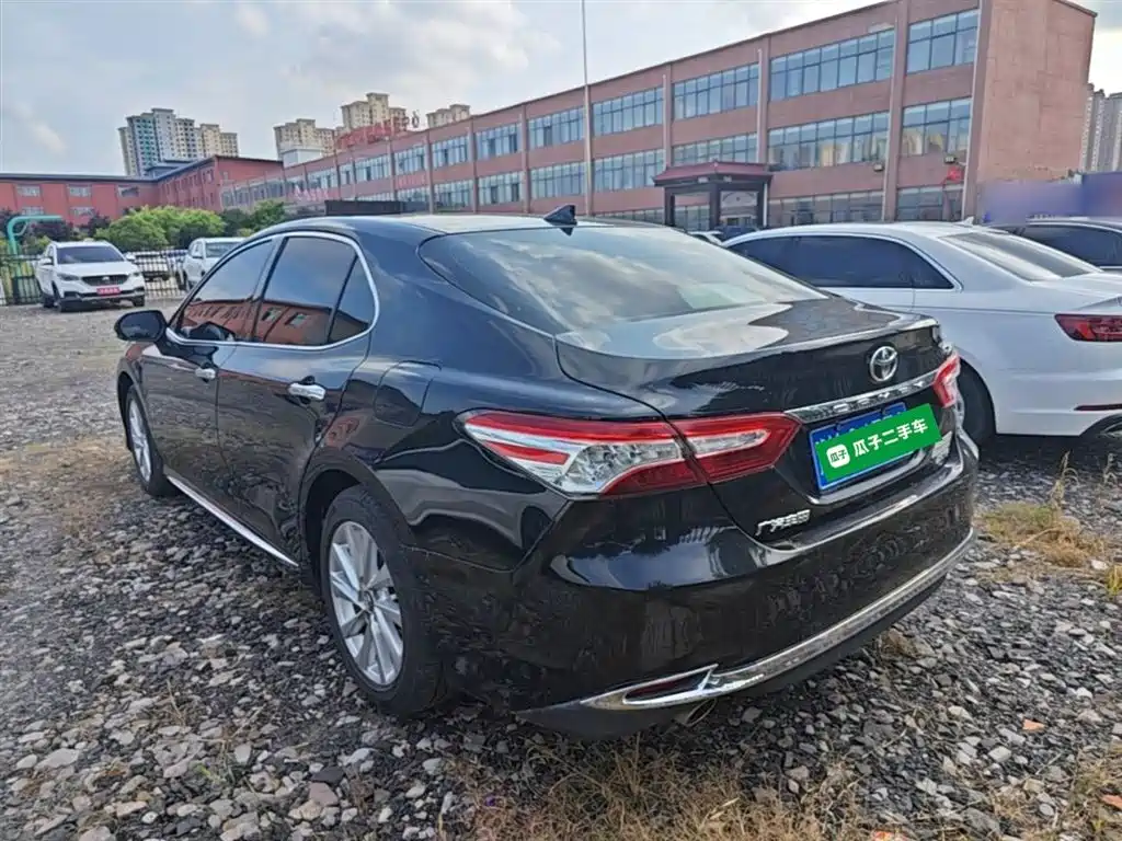 Toyota Camry 2023 — фото 5
