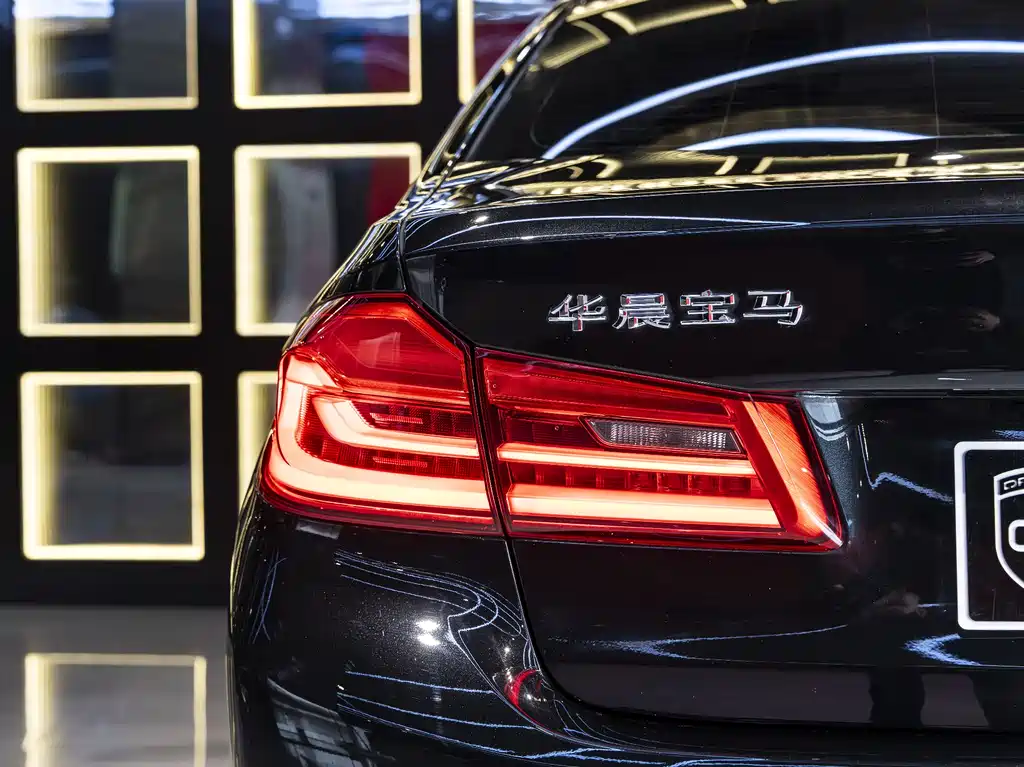 BMW 5 Series New Energy 2019 — фото 11