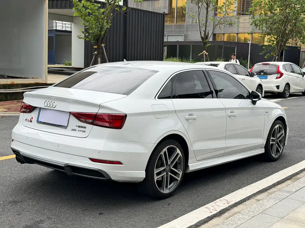 Audi A3 2018 — фото 7