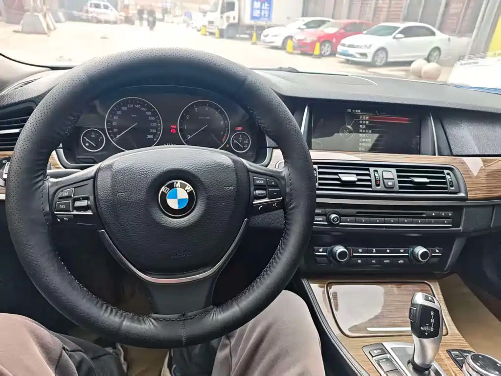 BMW 5 Series 2014 — фото 11