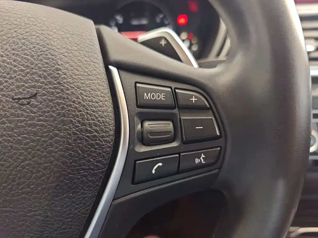 BMW 3 Series 2018 — фото 17