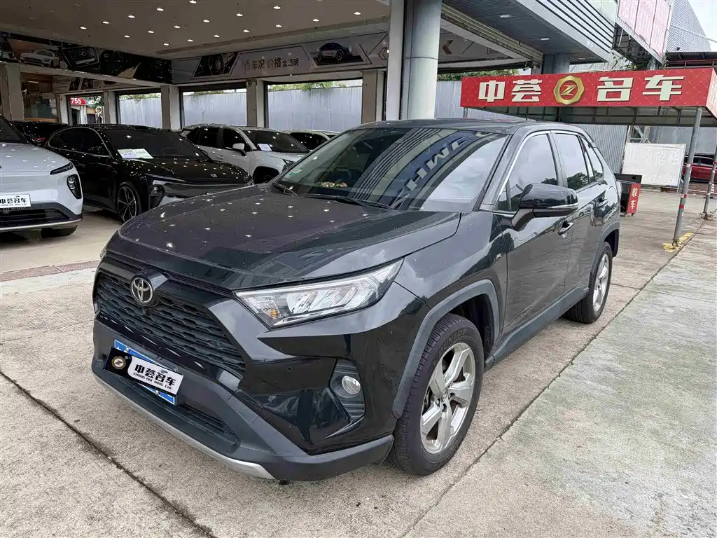 Toyota RAV4 2023 — фото 1