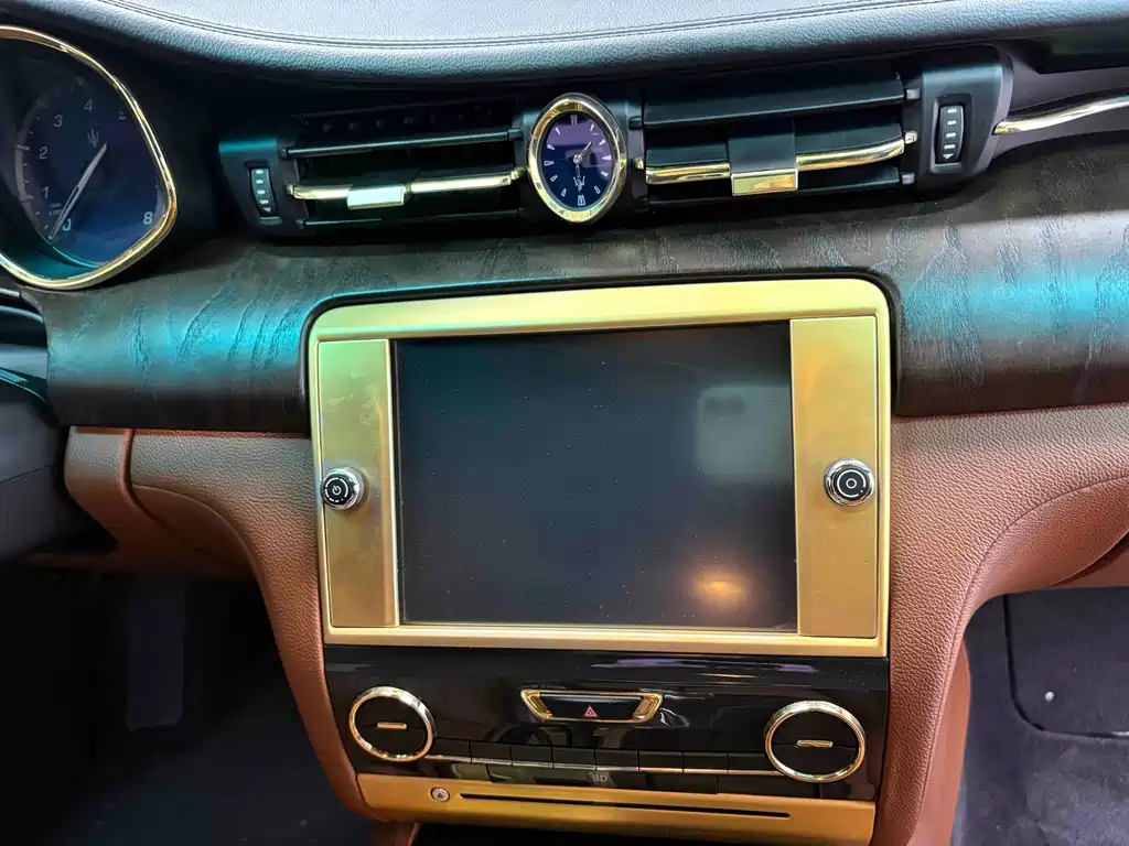 Maserati Quattroporte 2016 — фото 18