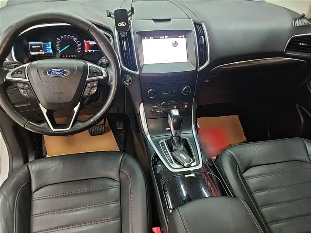 Ford Edge 2018 — фото 10