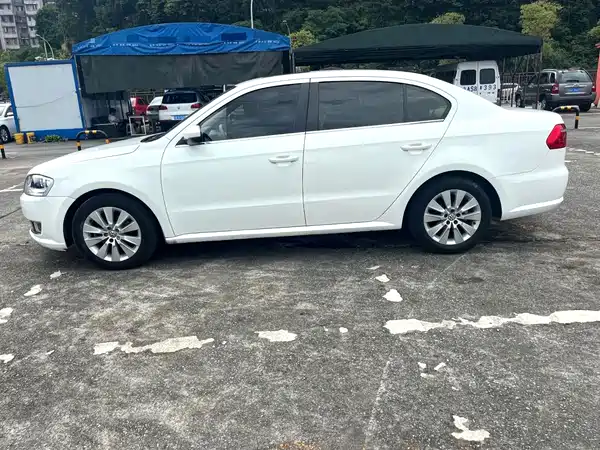 Volkswagen Lavida 2013