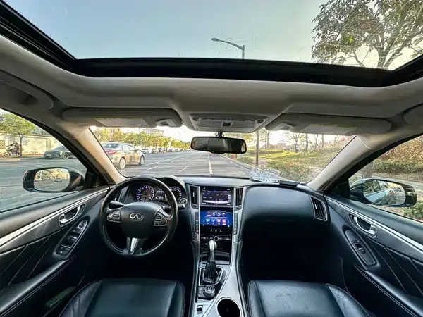 Infiniti Q50L 2015