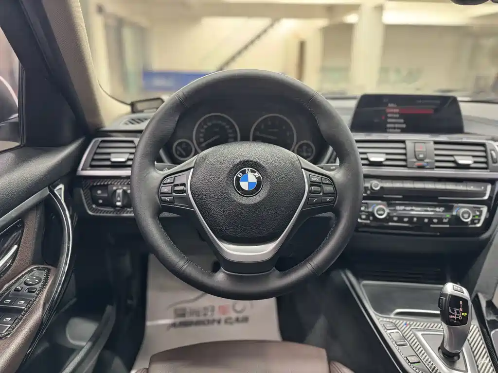 BMW 3 Series 2018 — фото 13