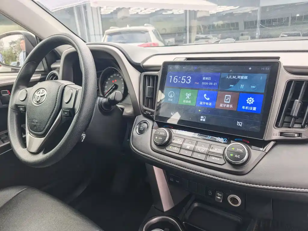 Toyota RAV4 2019 — фото 15