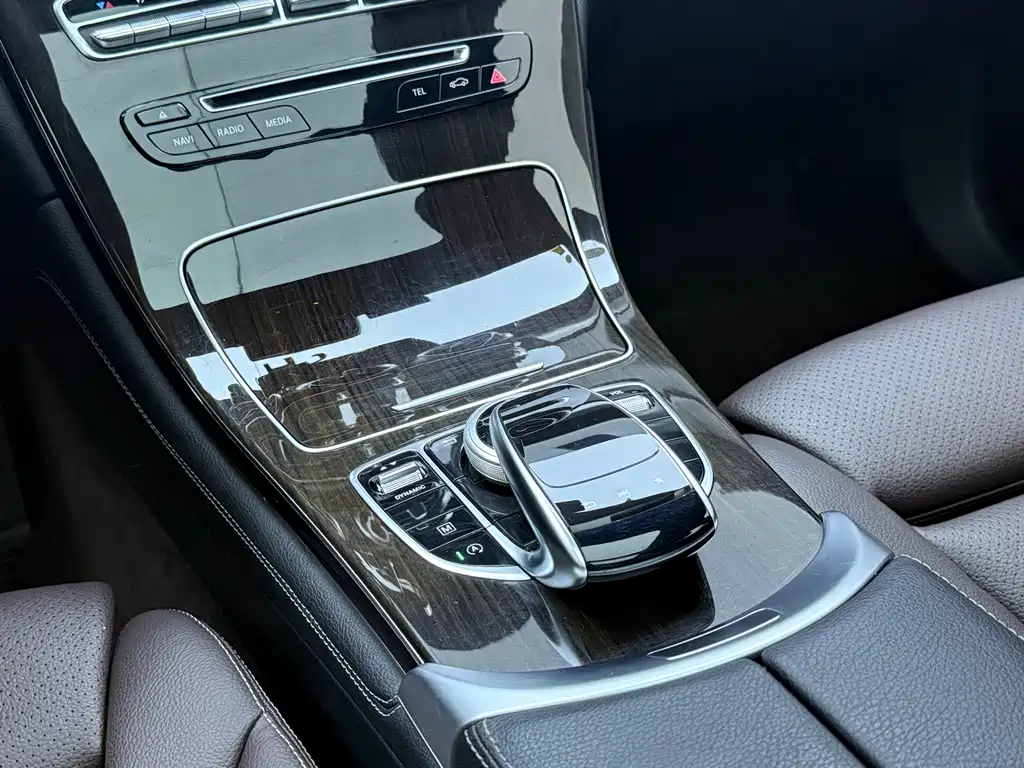 Mercedes-Benz GLC 2018 — фото 15