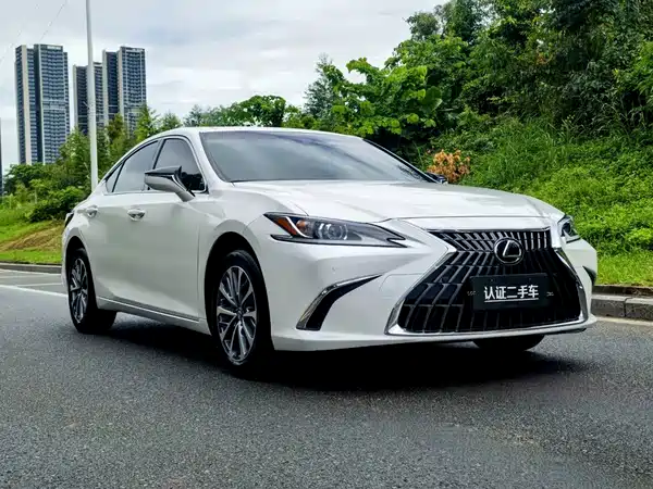 Lexus ES 2024