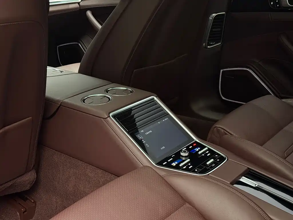 Porsche Panamera 2018 — фото 13