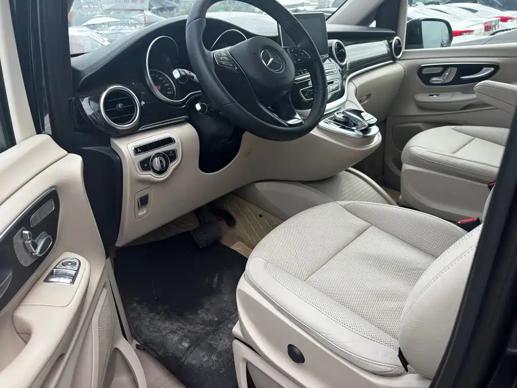 Mercedes-Benz V-Class 2016 — фото 10