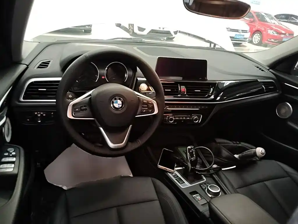 BMW 1 Series 2021 — фото 10