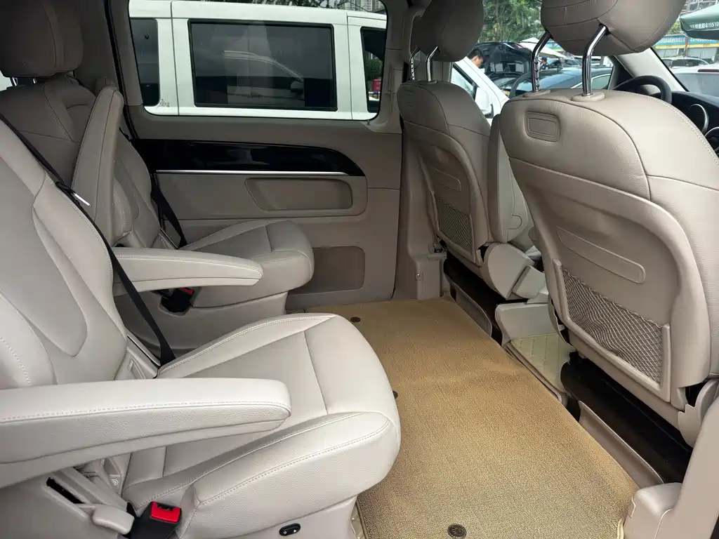 Mercedes-Benz V-Class 2016 — фото 11