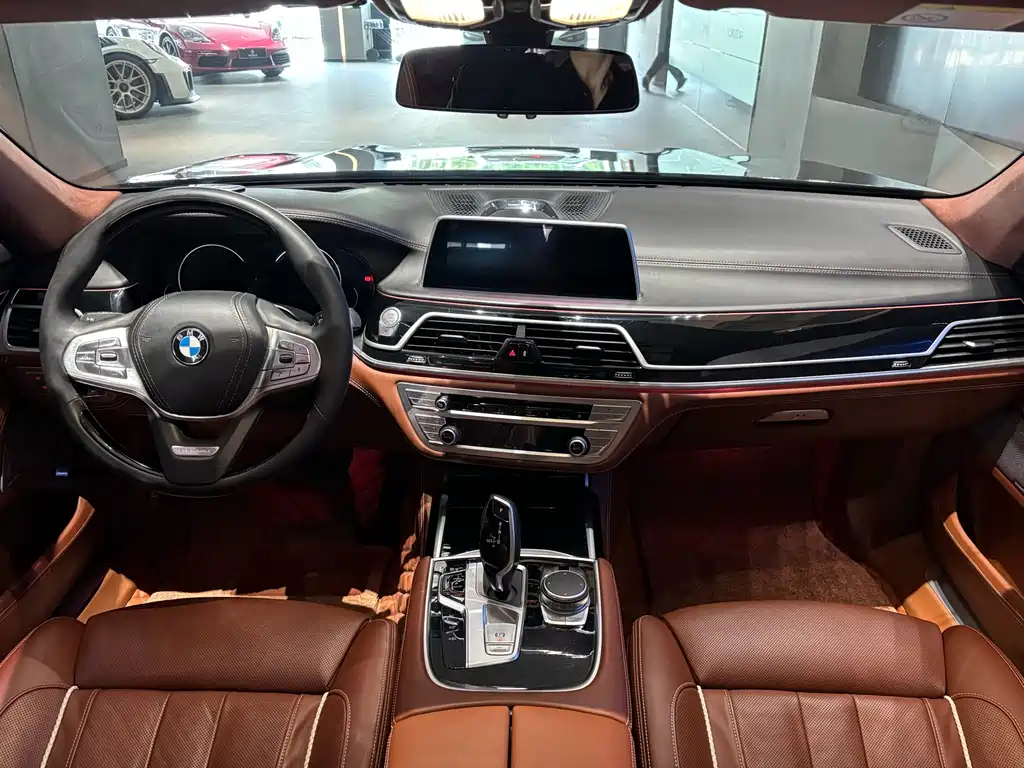 BMW 7 Series 2019 — фото 12