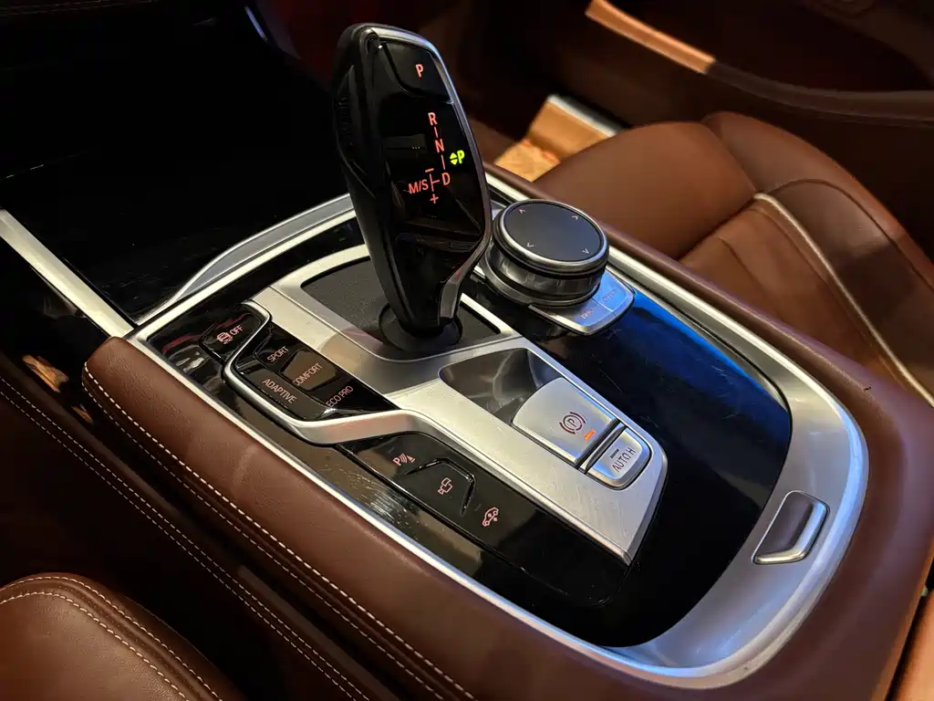 BMW 7 Series 2019 — фото 10
