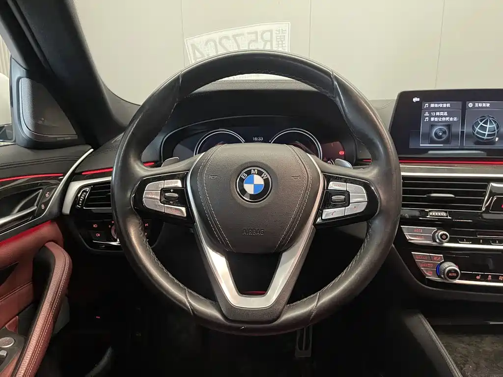 BMW 5 Series 2018 — фото 13