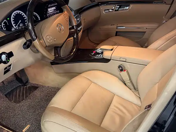 Mercedes-Benz S-Class 2011