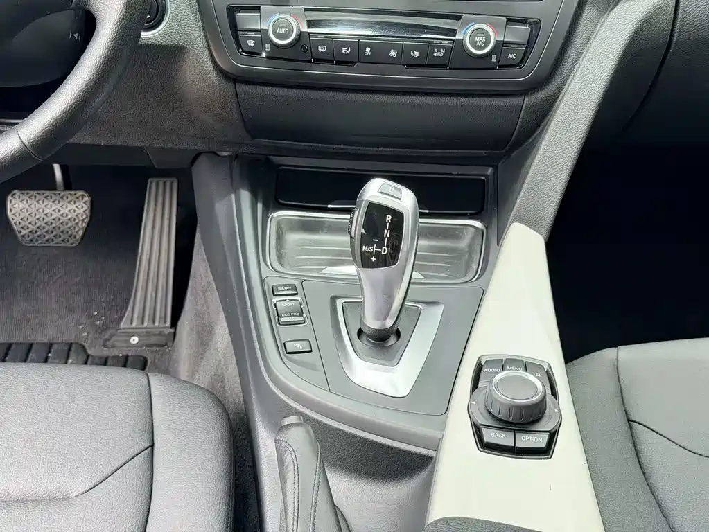 BMW 3 Series 2015 — фото 14