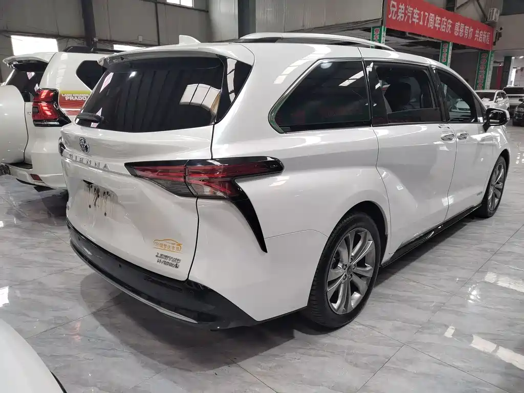 Toyota Sienna 2023 — фото 15
