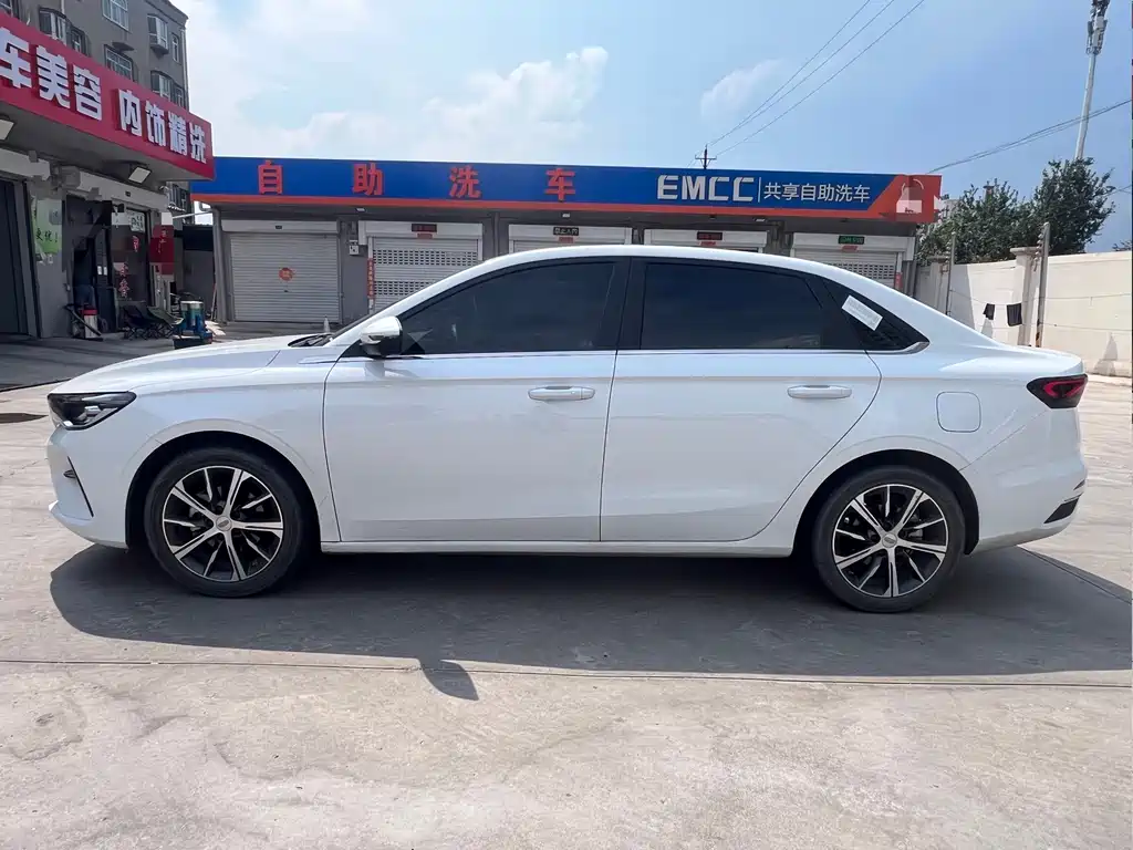 Geely Emgrand 2023