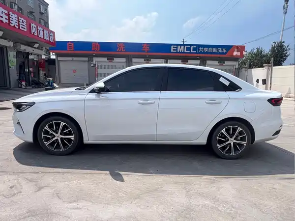 Geely Emgrand 2023