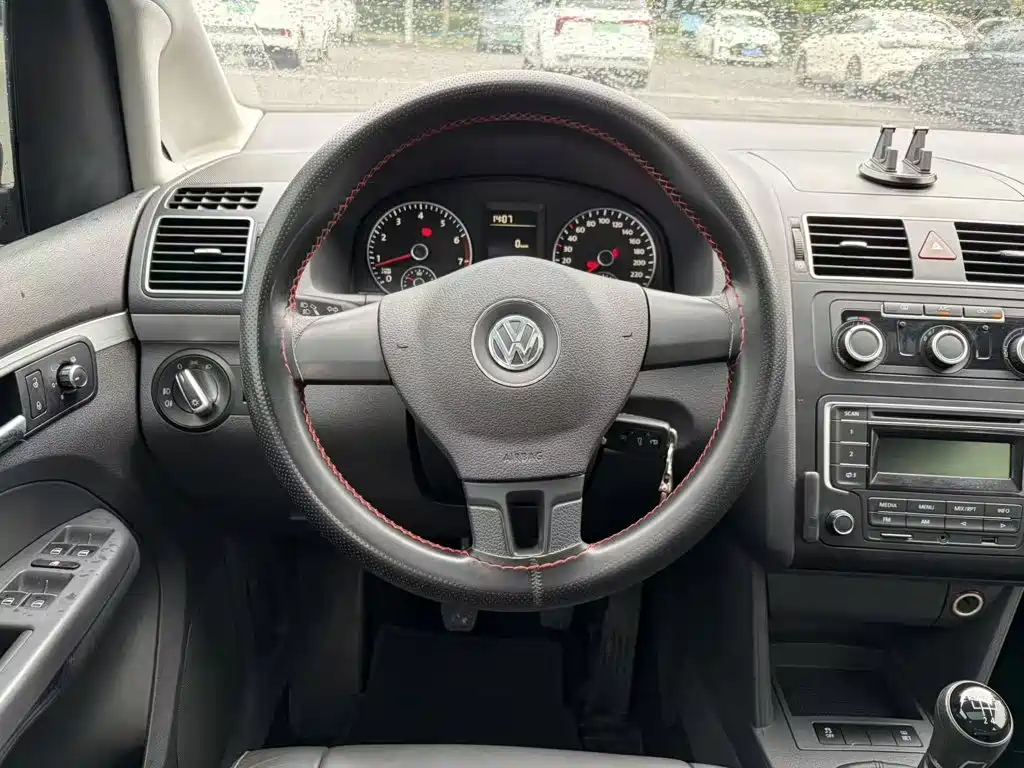 Volkswagen Touran 2015 — фото 12