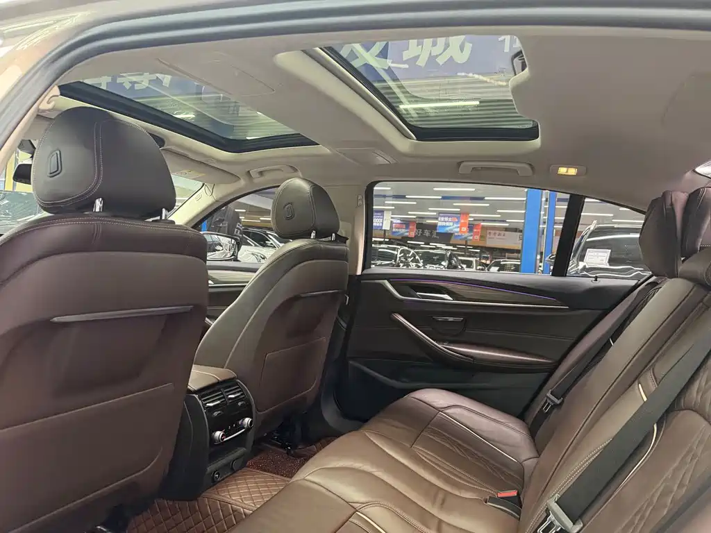 BMW 5 Series New Energy 2019 — фото 14
