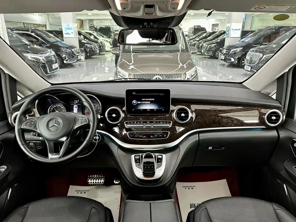 Mercedes-Benz V-Class 2018 — фото 14
