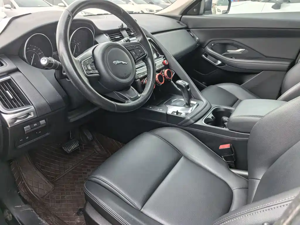 Jaguar E-PACE 2018 — фото 4