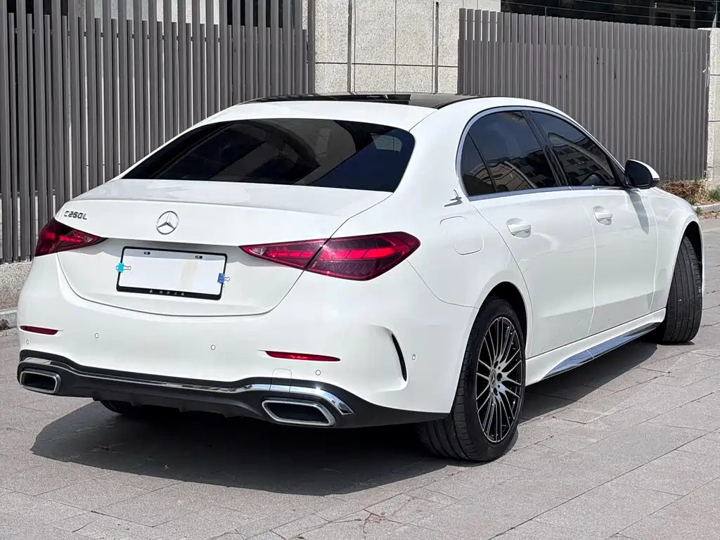 Mercedes-Benz C-Class 2023 — фото 9