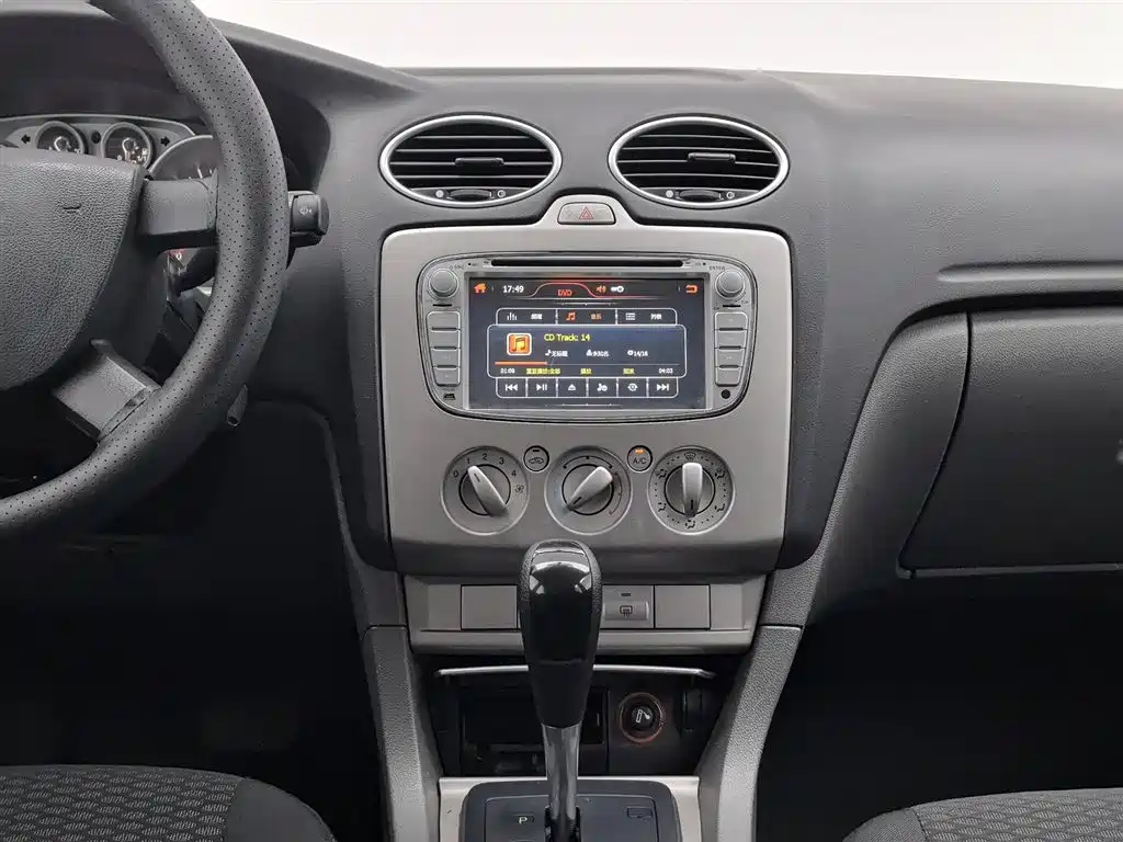 Ford Focus 2014 — фото 12