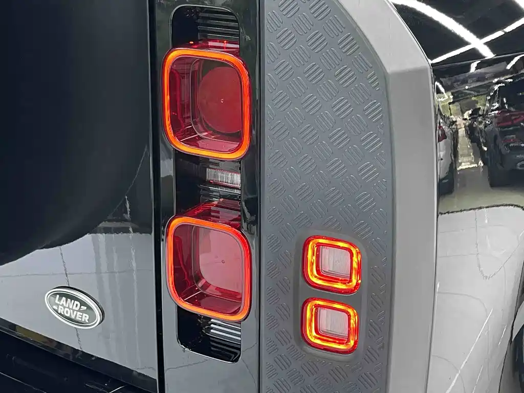 Land Rover Defender 2024 — фото 20