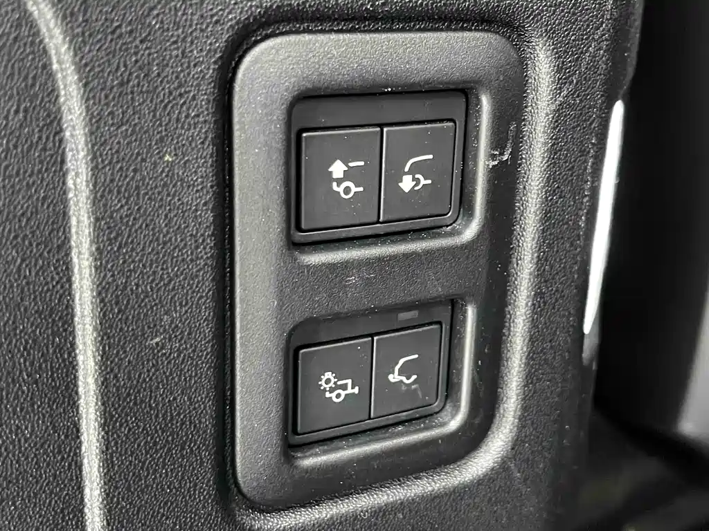 Land Rover Defender 2024 — фото 24